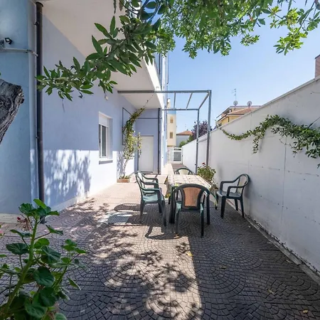 Apartment Anna - Red