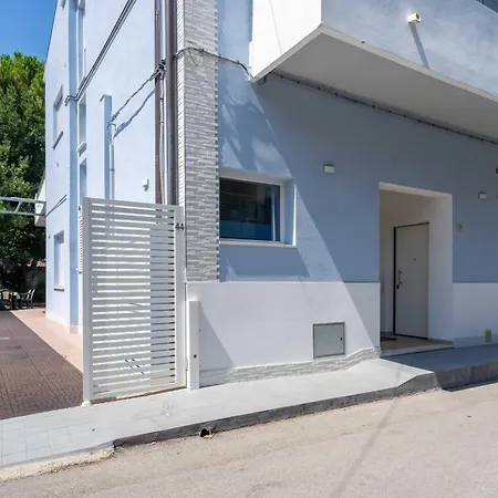 Anna - Red * Roseto Degli Abruzzi