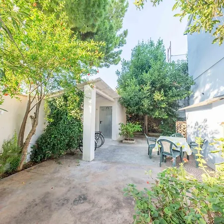 Anna - Red Apartment *