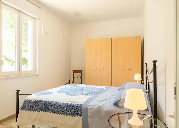 Anna - Red רוזטו דליי אברוצי