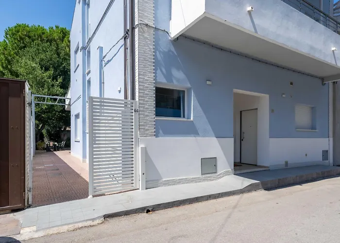 Anna - Red * רוזטו דליי אברוצי