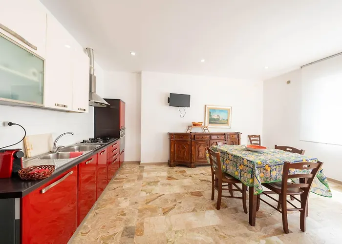 Anna - Red * רוזטו דליי אברוצי